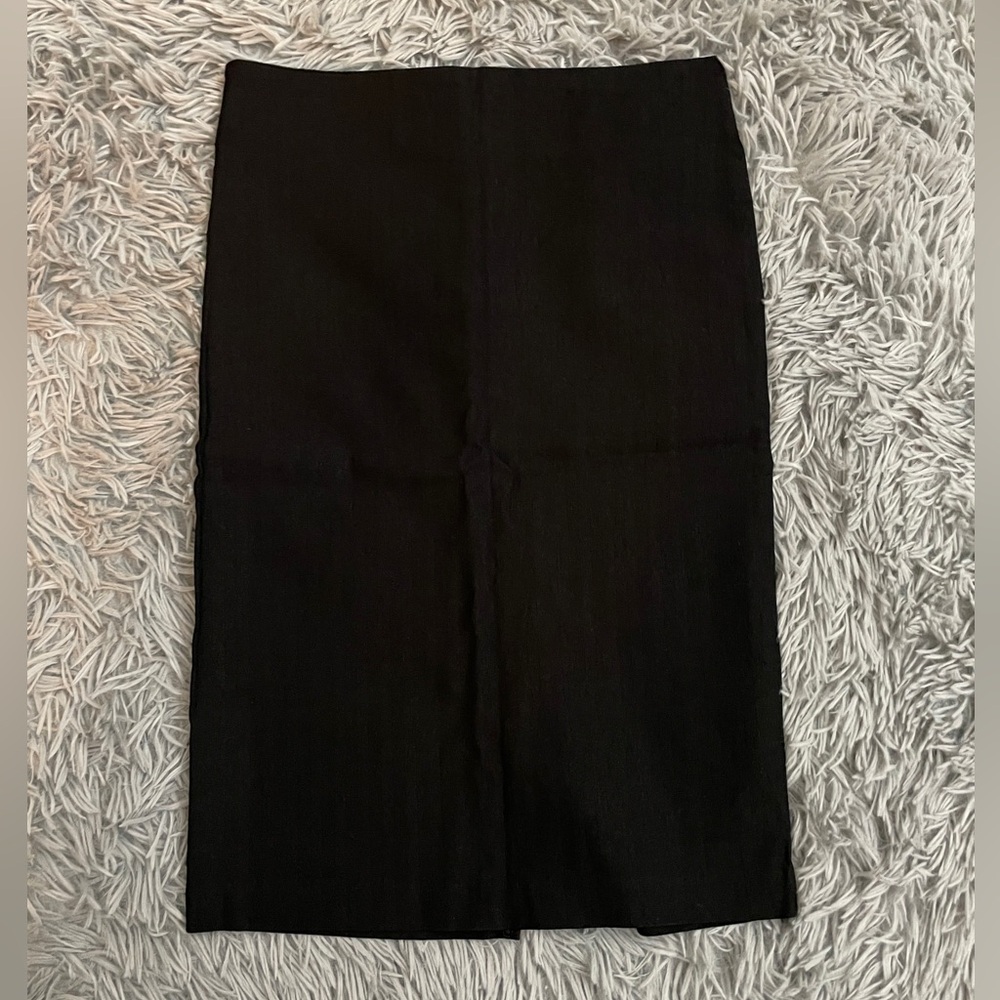 Forever 21 Womens Pencil Skirt in classic black color